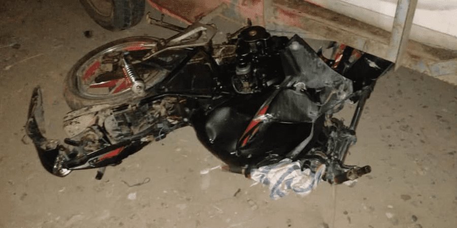 Muere motociclista tras ser impactado por pickup en carretera