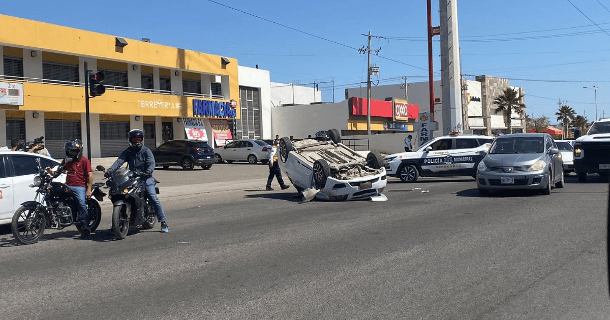 Quedan ilesos tras volcamiento al norte de Hermosillo