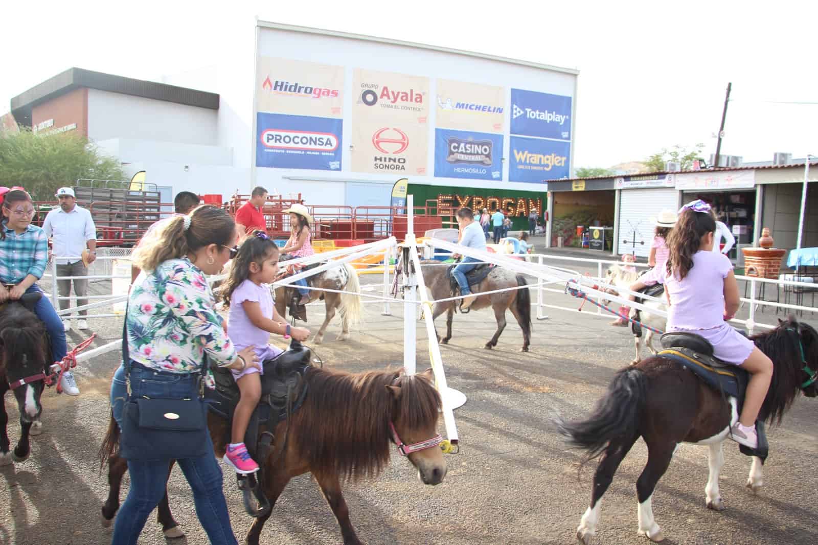 Festejan a los niños y niñas 