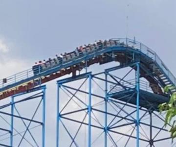 Juego mecánico sufre falla en Six Flags; personas quedan varadas en lo alto