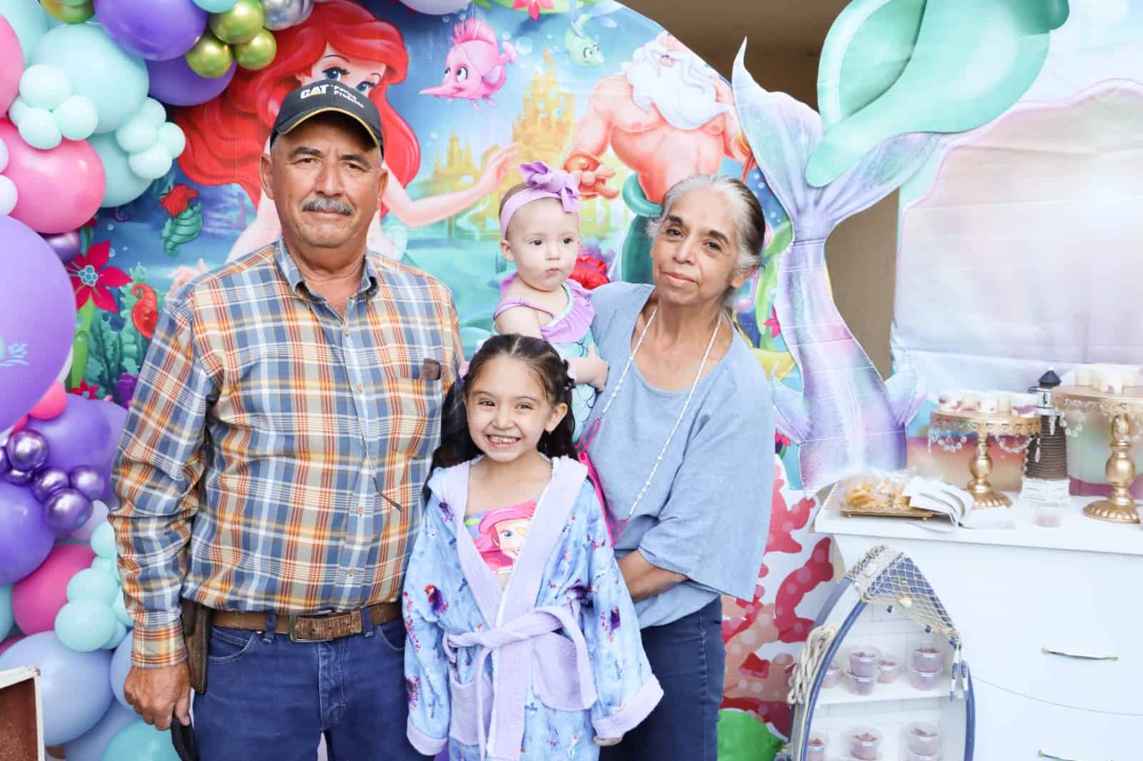 Hermanitas festejan juntas sus cumpleaños 