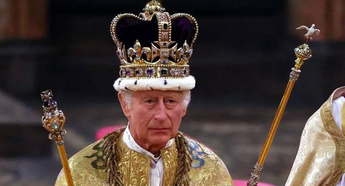 Carlos III fue coronado Rey