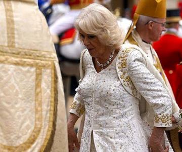 El vestido memorable que lució la reina Camila para la coronación