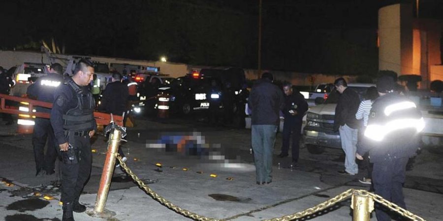 Dealers atacan y asesinan a hombres que bebían en la calle