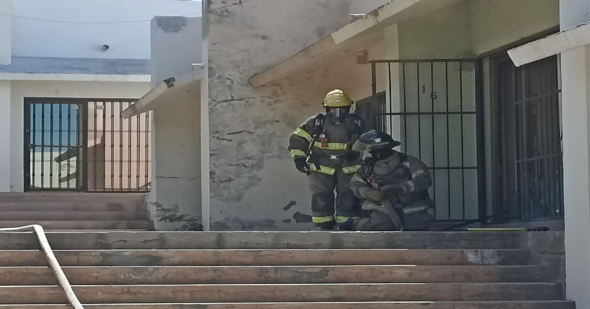 Bomberos de Hermosillo sofocan conato de incendio en local de Loma Linda