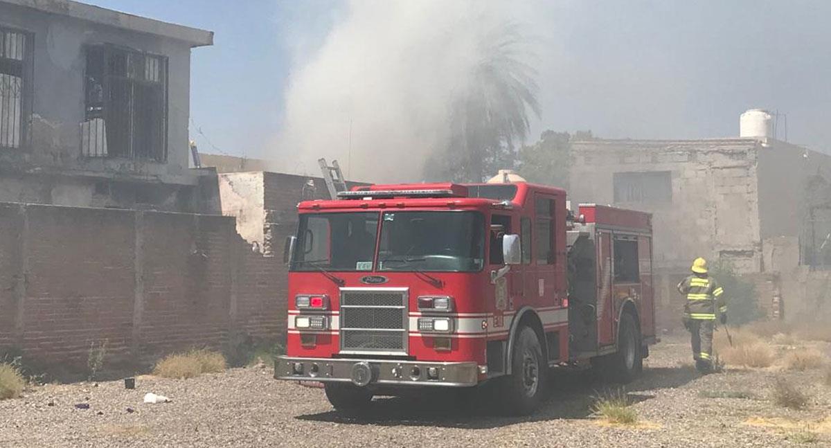 Bomberos sofocan incendio en departamentos abandonados