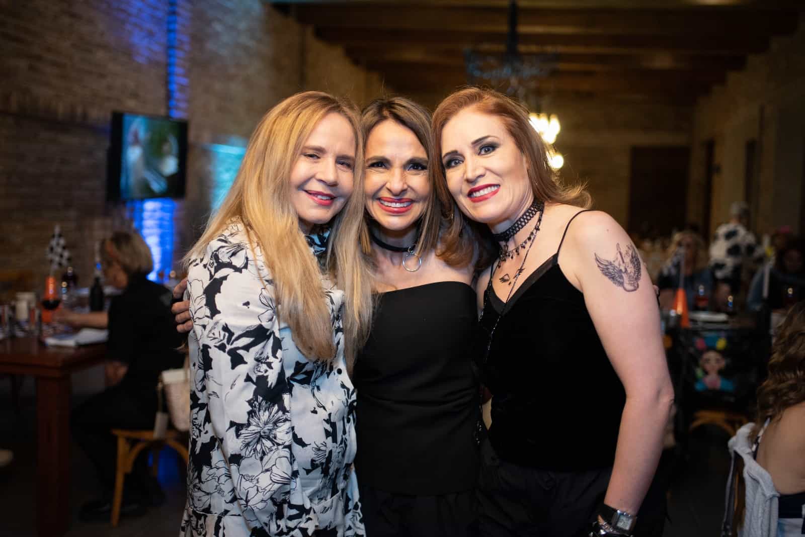 Luz María y Elsa celebran sus 60 con mucha energía