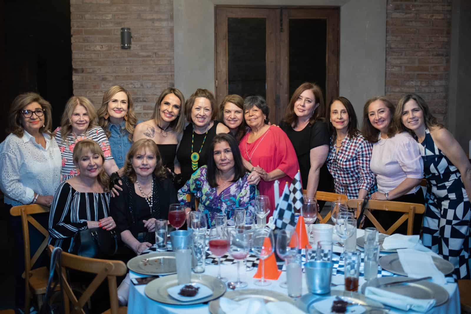 Luz María y Elsa celebran sus 60 con mucha energía