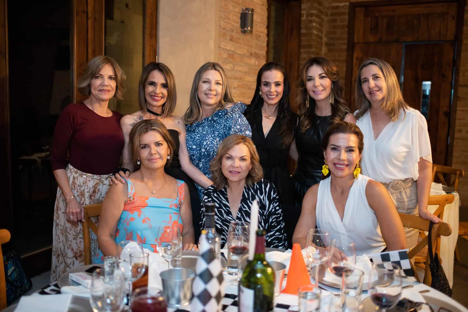 Luz María y Elsa celebran sus 60 con mucha energía