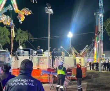 Falla juego mecánico en Feria San Isidro; quedan 24 atrapados