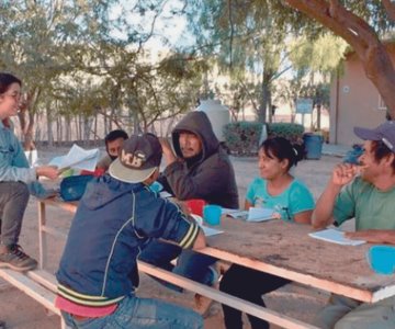 Michel lleva educación a los adultos en la Costa de Hermosillo