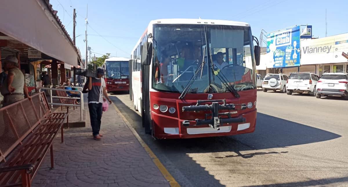 Usuarios exigen que se enciendan aires acondicionados en camiones