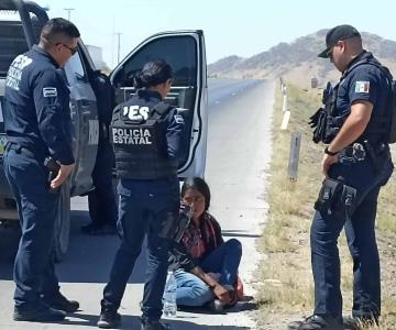 Autoridades auxilian a desorientada mujer en carretera Hermosillo-Guaymas