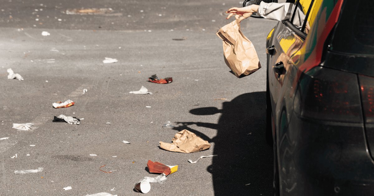 Si te sorprenden arrojando basura en la calle, pasarás 36 horas en arresto