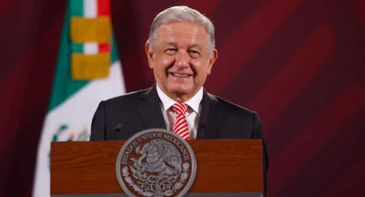 López Obrador presenta declaración; cobra pensión de adulto mayor
