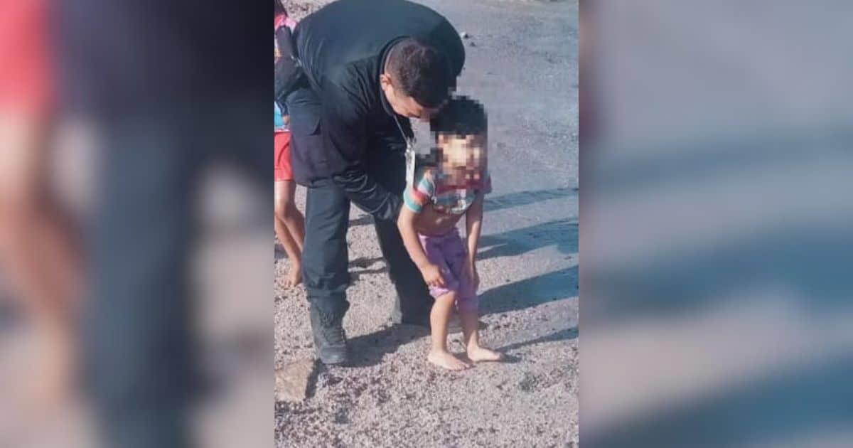 Policías auxilian a niña de 3 años que se ahogaba en Playa Esthela