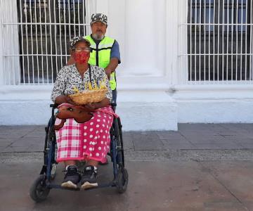 María del Rosario y su esposo piden apoyo de comunidad por su condición