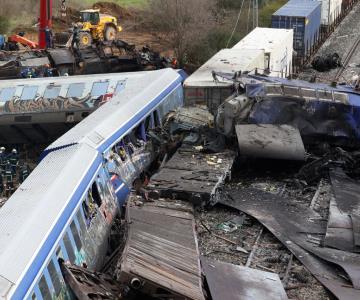 Choque de trenes en la India deja al menos 120 muertos