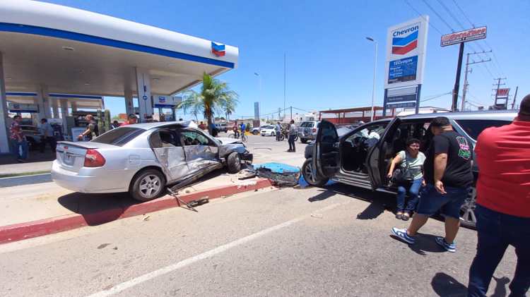 Mujer mayor fallece tras impacto de accidente vial; hay 5 lesionados