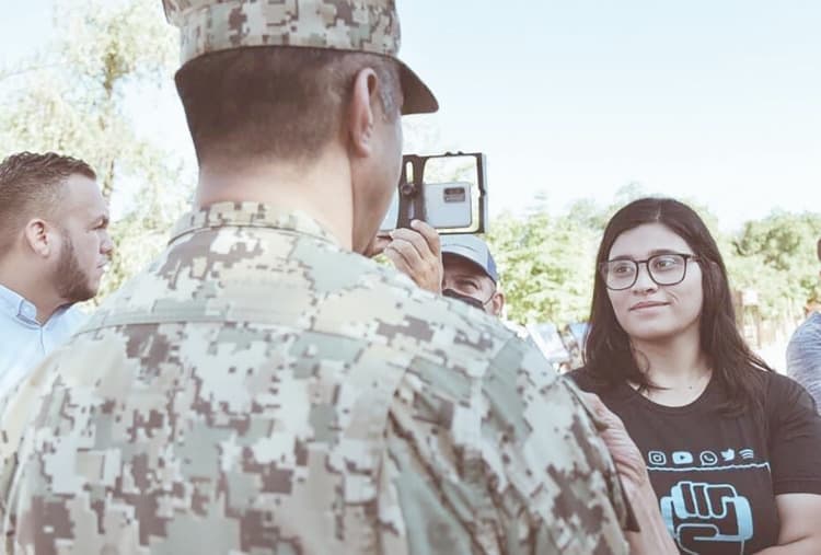 Ana Camargo, corresponsal de Expreso, recibe medalla al Mérito Periodístico