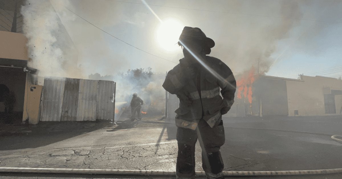 Fuga de gas provoca incendio en predio del centro de Hermosillo
