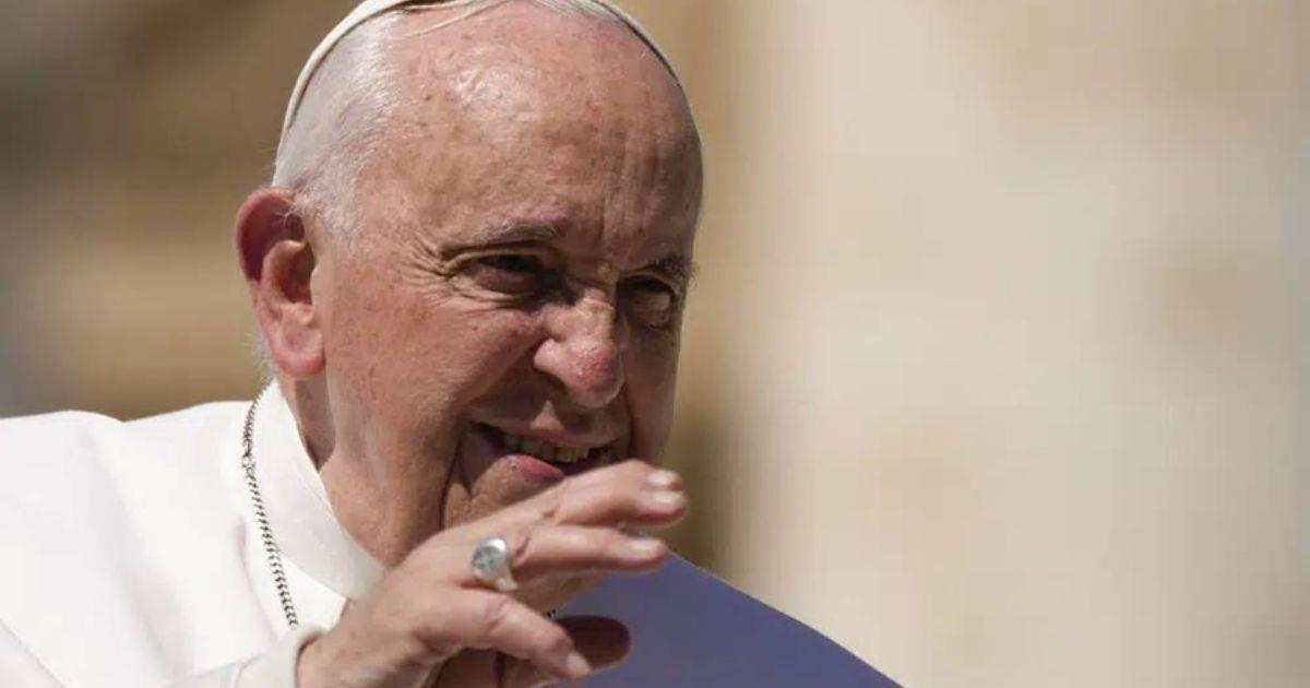 Sigan rezando por mí: papa Francisco después de operación