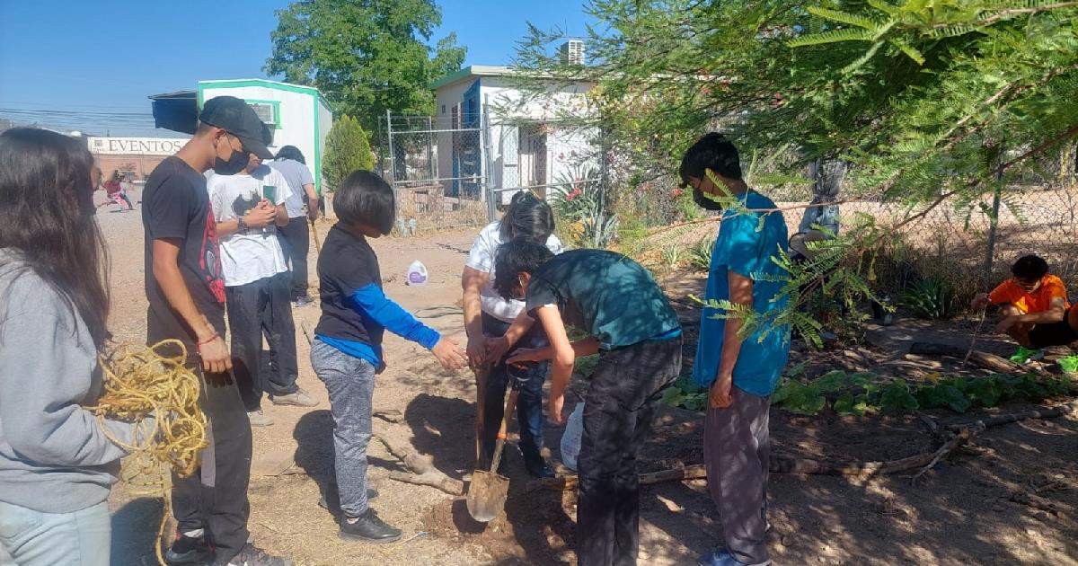 Alumnos del colegio Corhalli Montessori recibieron taller sobre huertos