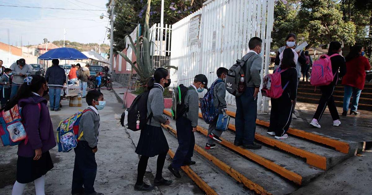 Alumnos de primaria intoxicados por inhalación de solventes en Tlalnepantla