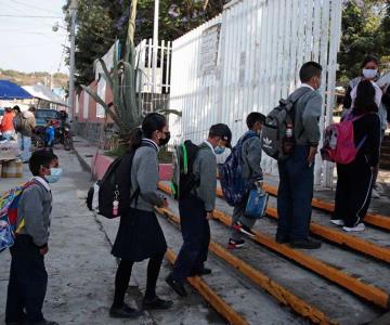 Alumnos de primaria intoxicados por inhalación de solventes en Tlalnepantla