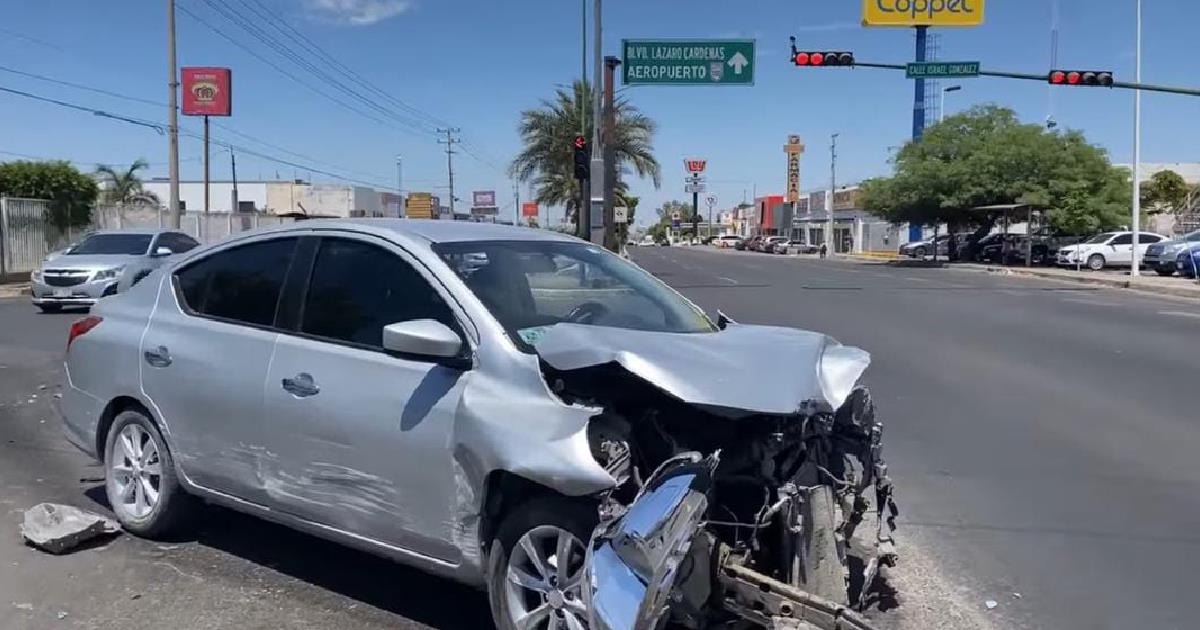 Aparatoso choque entre dos vehículos dejó cuantiosos daños materiales