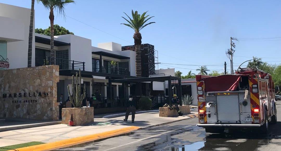 Desalojan restaurante en la colonia Centenario por incendio en la cocina