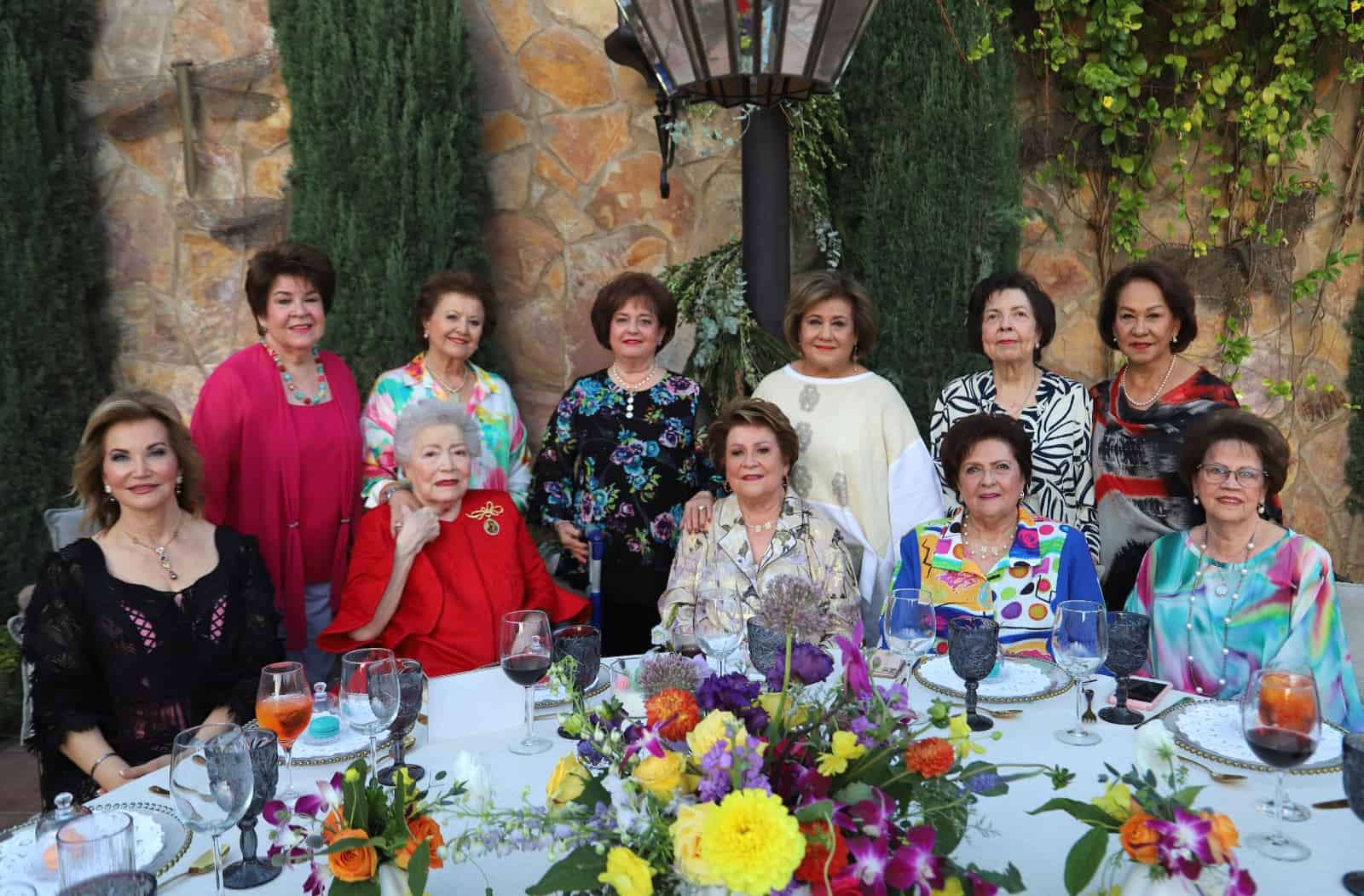 Celebró con mucha energía 80 años Maribel Escoboza