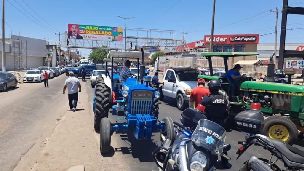 Cierran aeropuerto de Culiacán por bloqueo de productores
