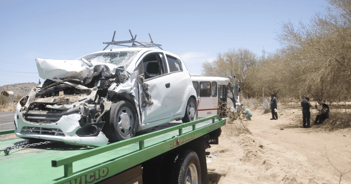 Maniobra de rebase provoca accidente en carretera Hermosillo-Bahía de Kino