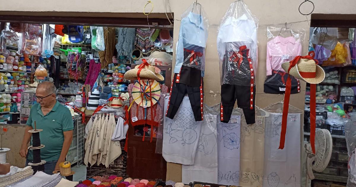Aumenta venta de trajes de San Juan Bautista previo al 24 de junio