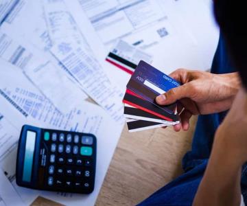 Mujeres reducen morosidad en carteras de crédito
