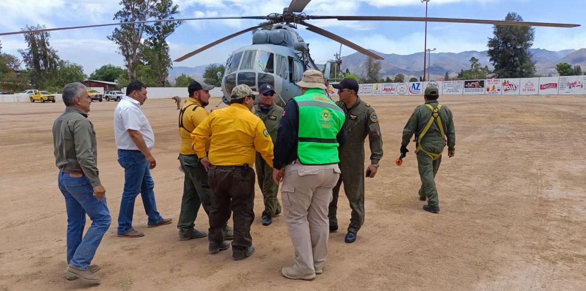 Helicóptero de la Fuerza Aérea arriba a Ímuris para combatir incendio