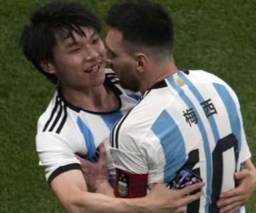 Aficionado en China es vetado un año por abrazar a Messi