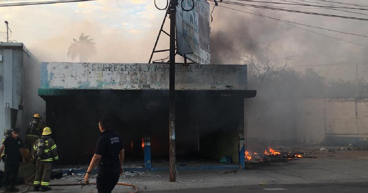 Bomberos sofocan incendio de casa abandonada en colonia Olivares