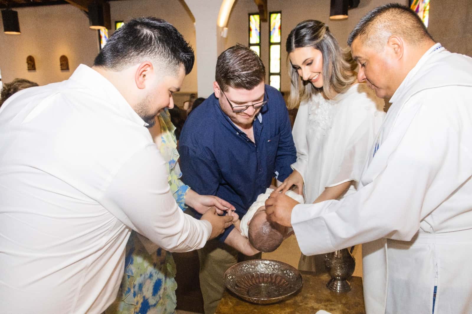 Noé Ricardo recibe el primer Sacramento