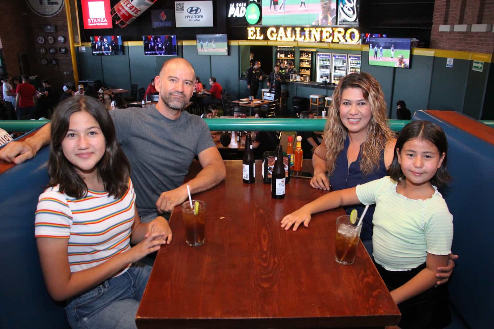 Festejan a Papá en su día en Ballpark