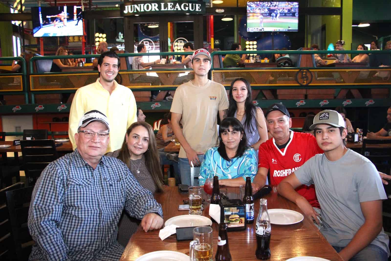 Festejan a Papá en su día en Ballpark