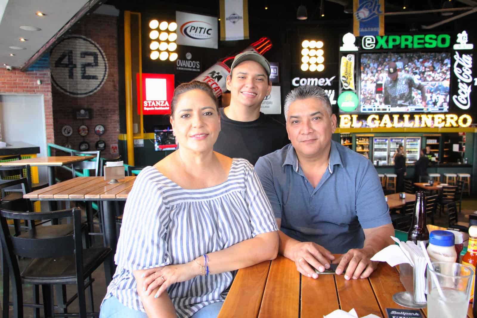 Festejan a Papá en su día en Ballpark