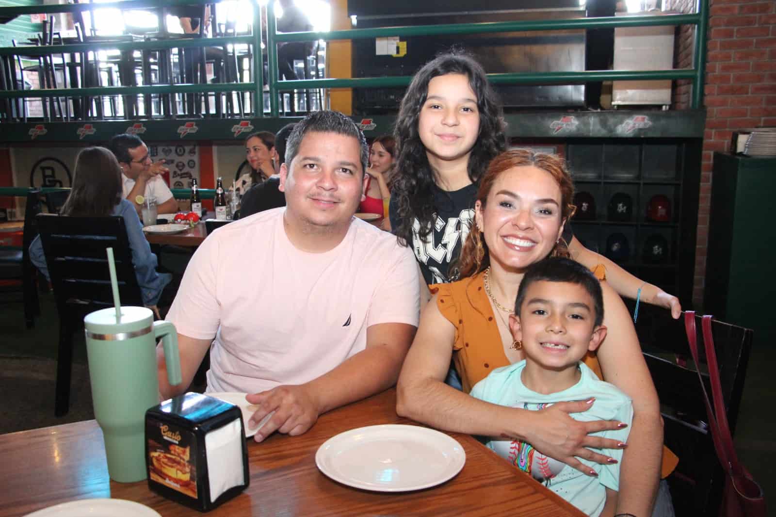 Festejan a Papá en su día en Ballpark