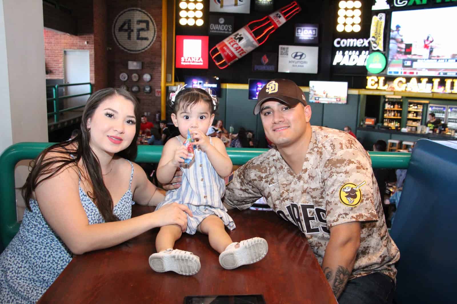 Festejan a Papá en su día en Ballpark