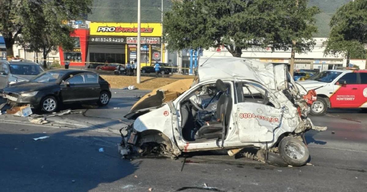 Mueren 2 personas y 8 más lesionados por choque múltiple en Monterrey