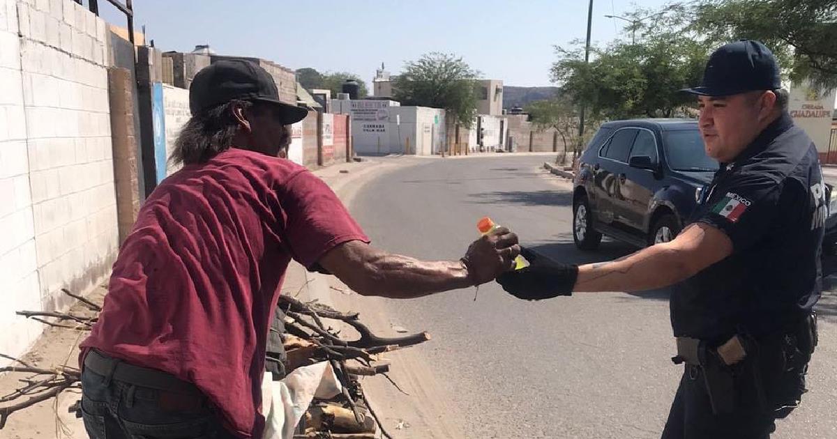 Autoridades entregan mil 340 insumos ante calor a personas vulnerables