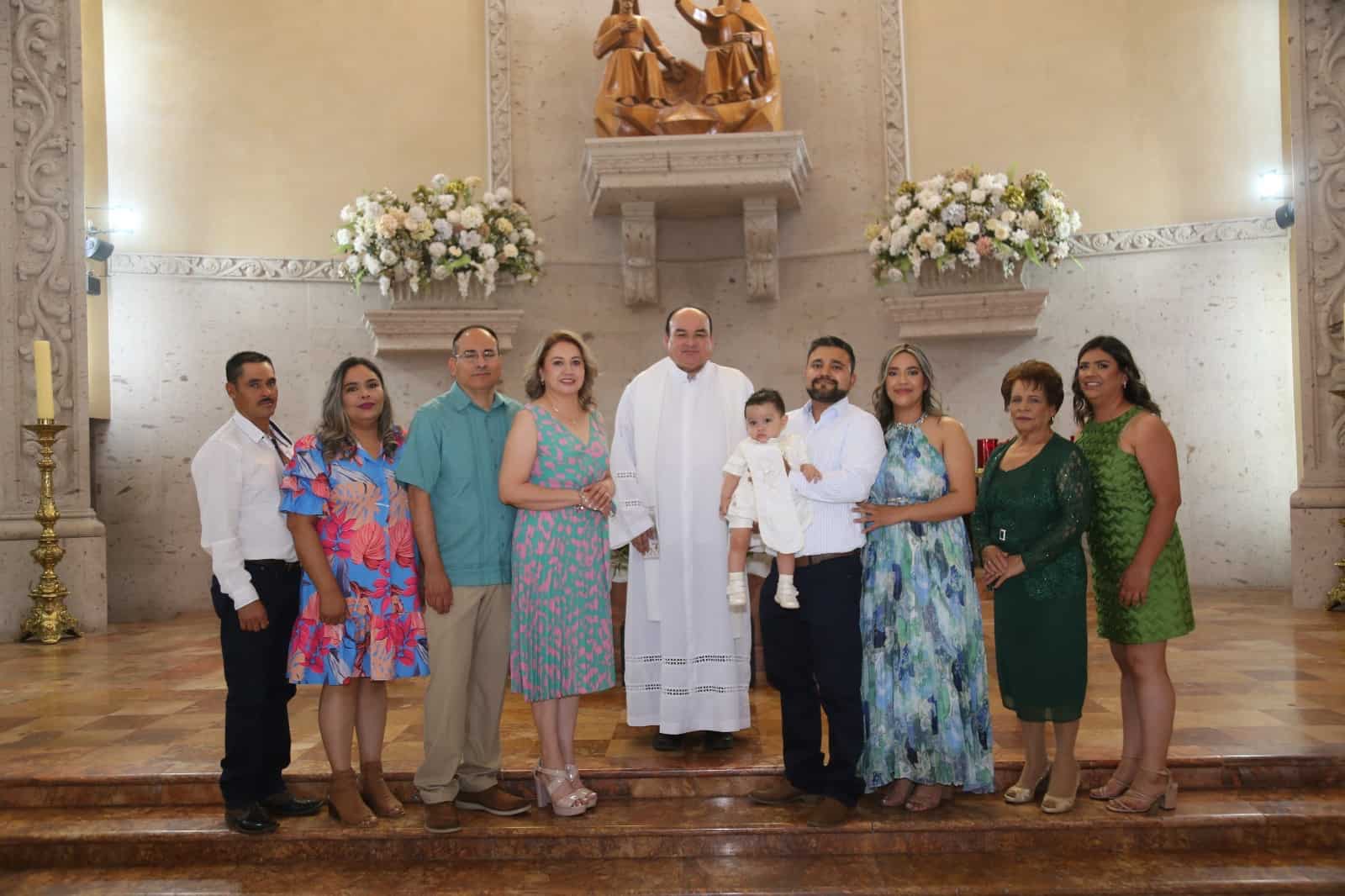 Emiliano Ocaña García recibe el Sacramento del Bautizo