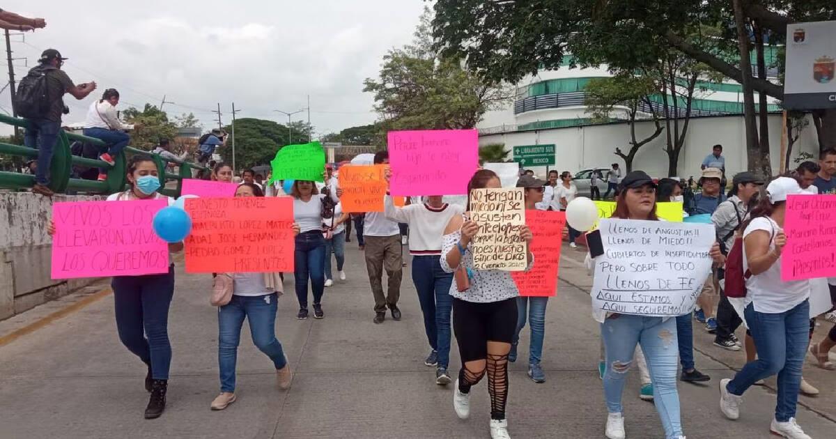 Marchan familiares de 16 empleados desaparecidos en Chiapas