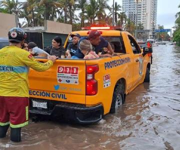 Beatriz deja un muerto, cortes de energía e inundaciones en Mazatlán